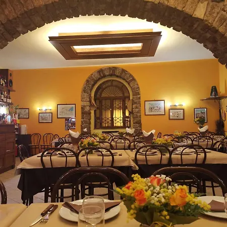 Ristorante Pizzeria Del Viale מלון Palazzo Adriano